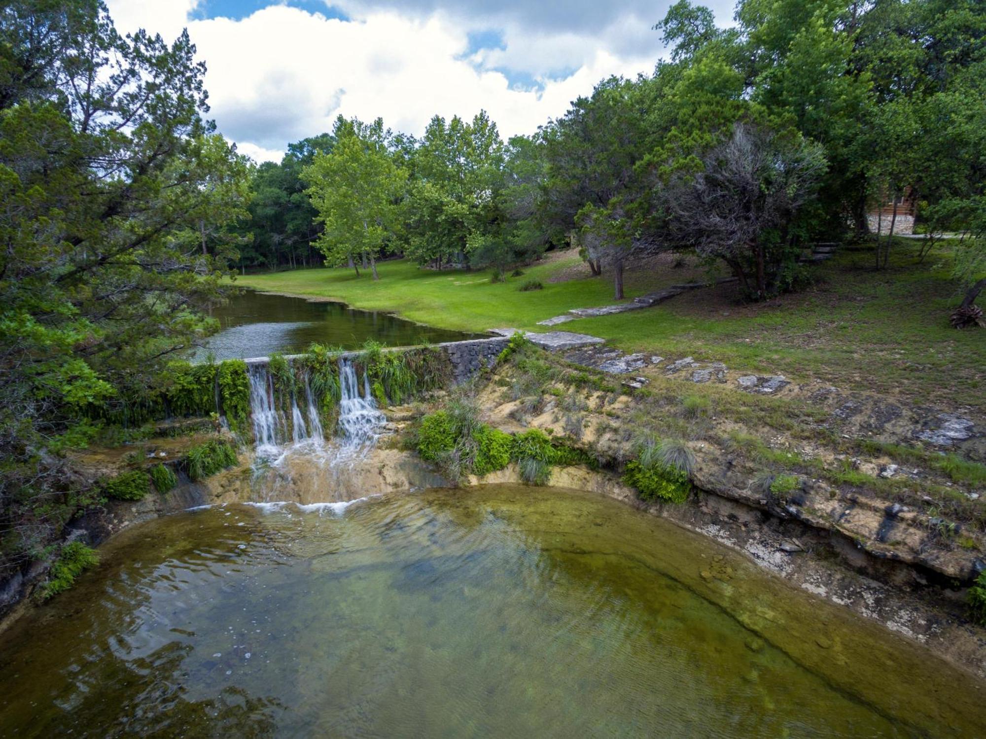 Falls Log Home Wimberley Exterior photo